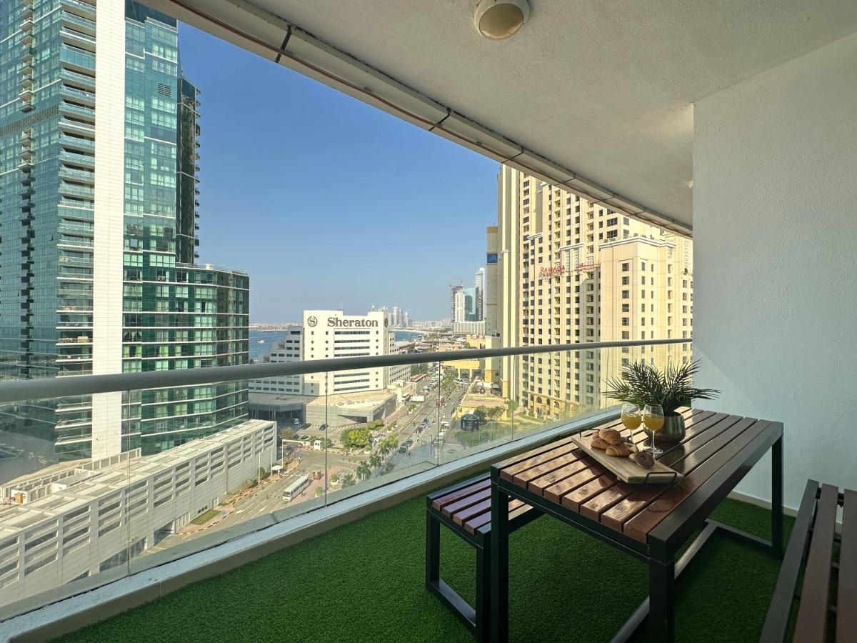 Opulent Flat with Beach, Pool & Canal View in JBR - 2