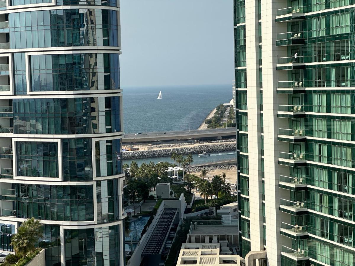 Opulent Flat with Beach, Pool & Canal View in JBR - 4