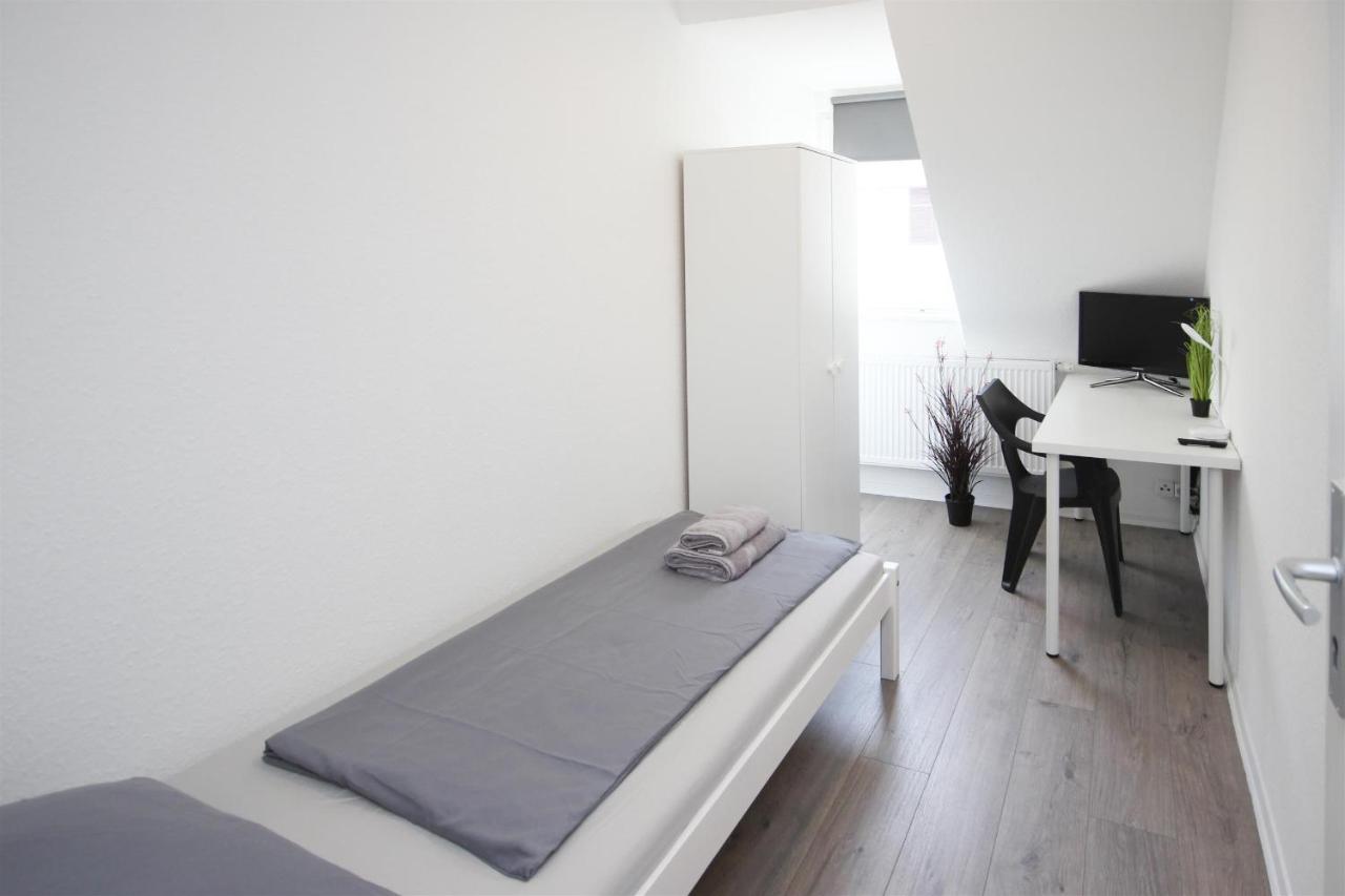 ALFA 2 Zimmer Apartment Stuttgart 2BR TV WIFI WM nahe Daimler l WIFI & SmartTV I 2 Rooms l Bathroom I Kitchen