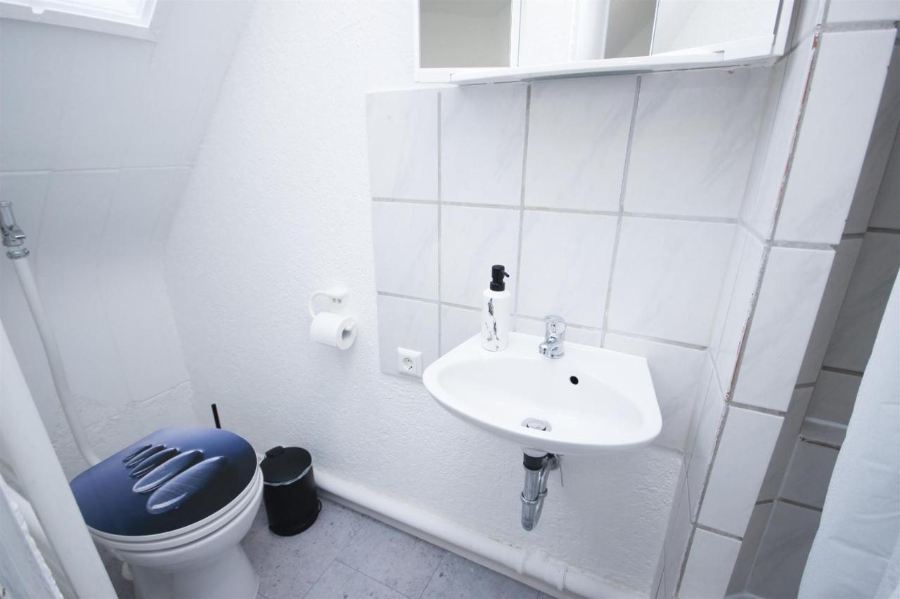ALFA 2 Zimmer Apartment Stuttgart 2BR TV WIFI WM nahe Daimler l WIFI & SmartTV I 2 Rooms l Bathroom I Kitchen