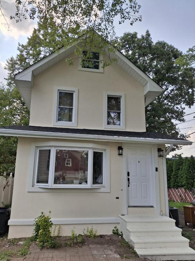 Two-Bedroom Home Private Parking 25 min to NYC - 5