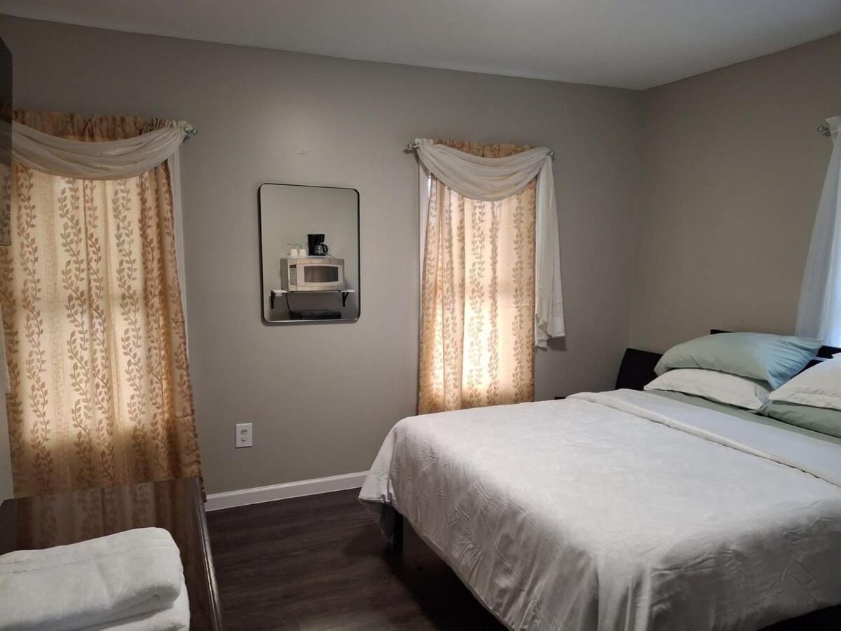 Two-Bedroom Home Private Parking 25 min to NYC - 2