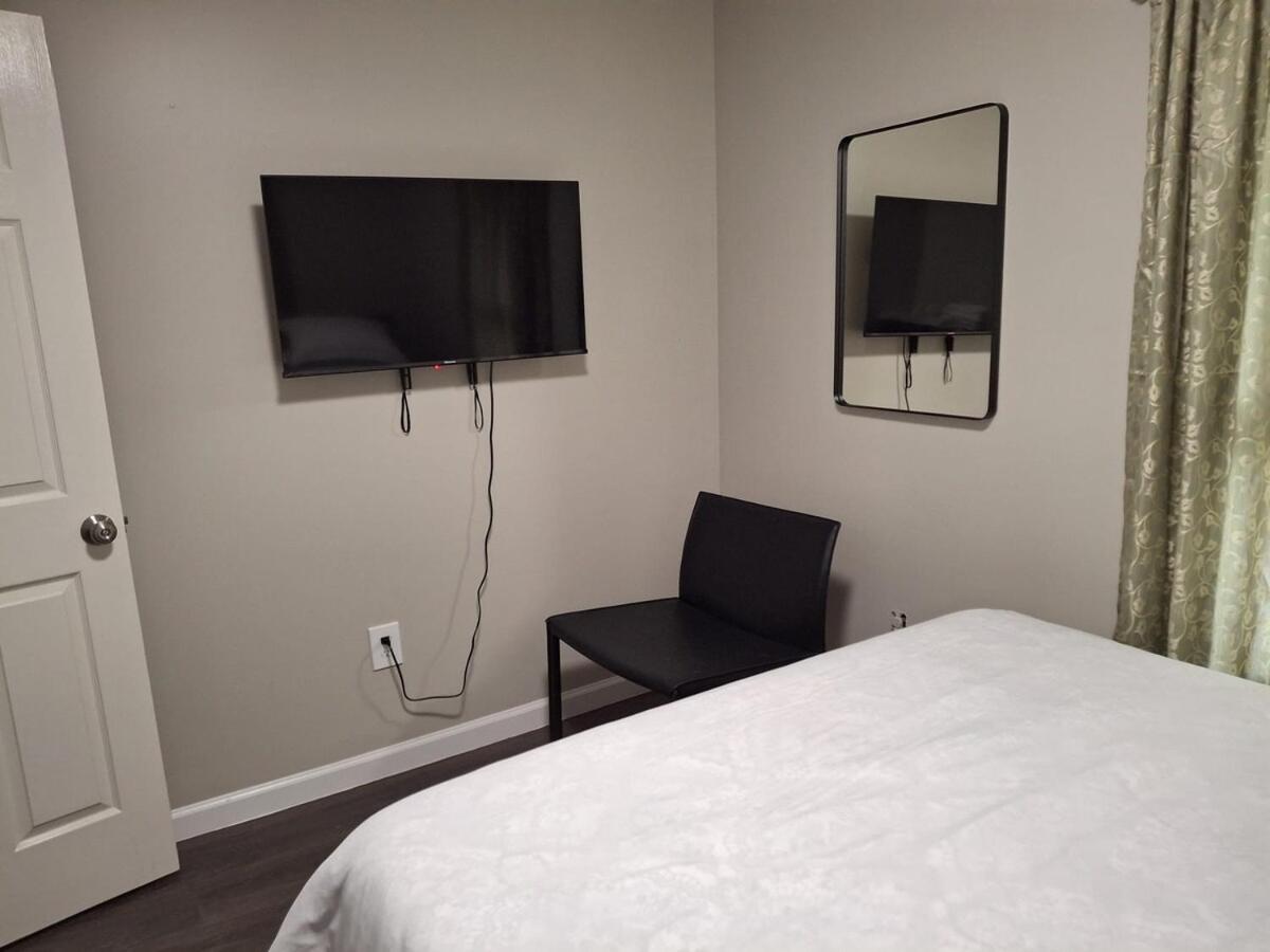 Two-Bedroom Home Private Parking 25 min to NYC - 4