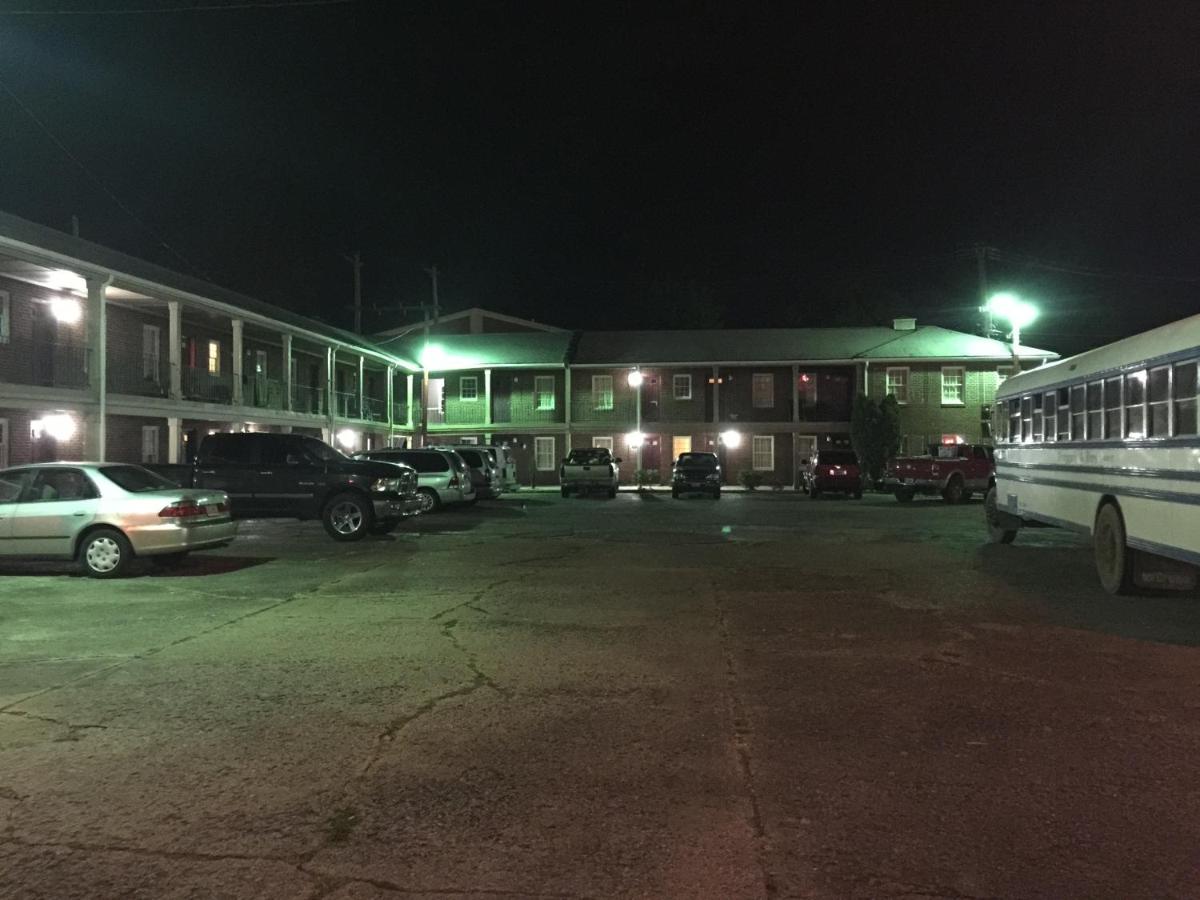 Budget Inn — photo 14