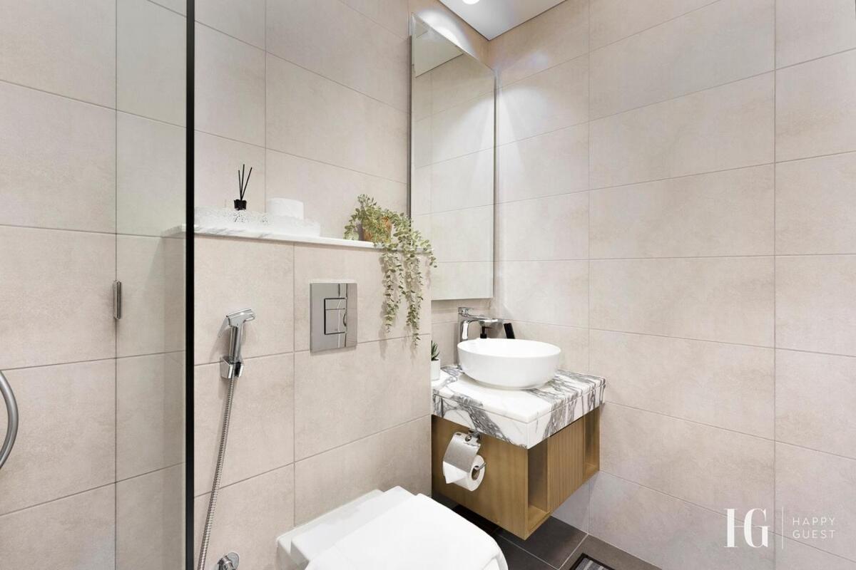 Sky-High Aykon City Studio - 3