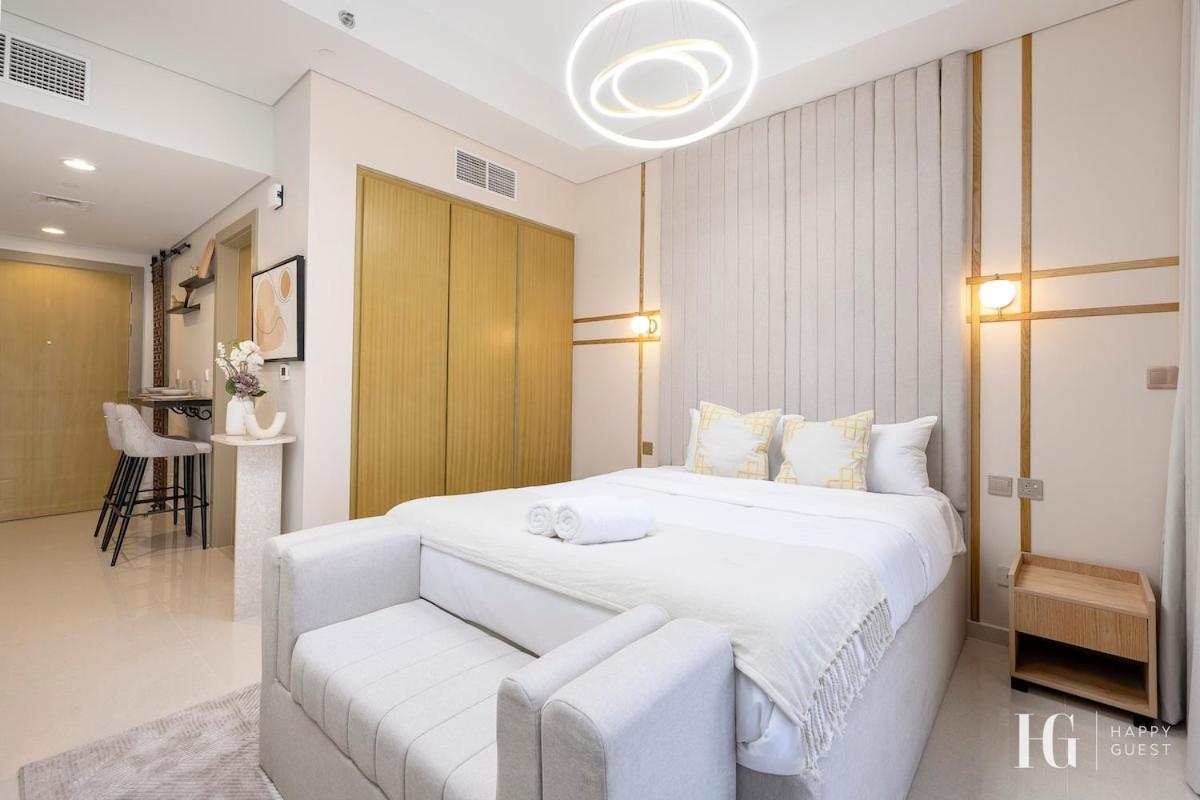 Sky-High Aykon City Studio - 2