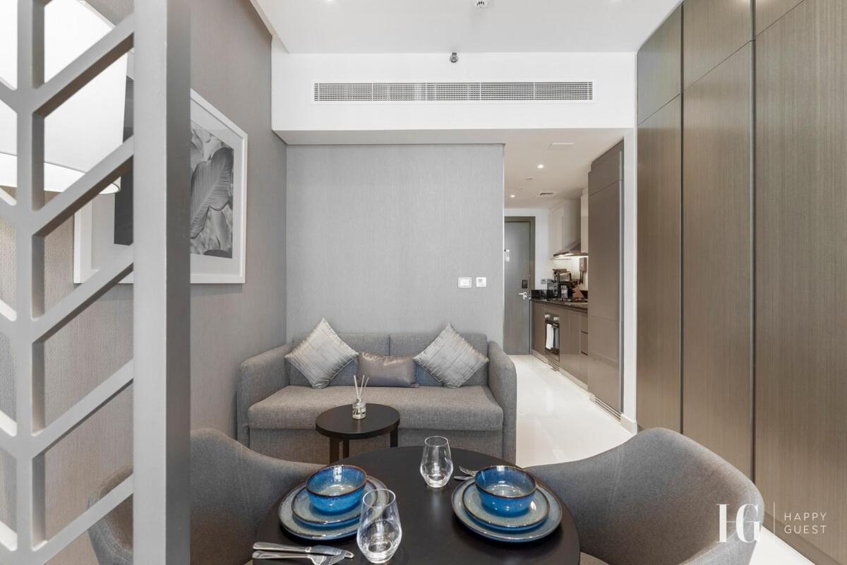 Spacious Studio in Damac Maison Prive Canal Views - 5