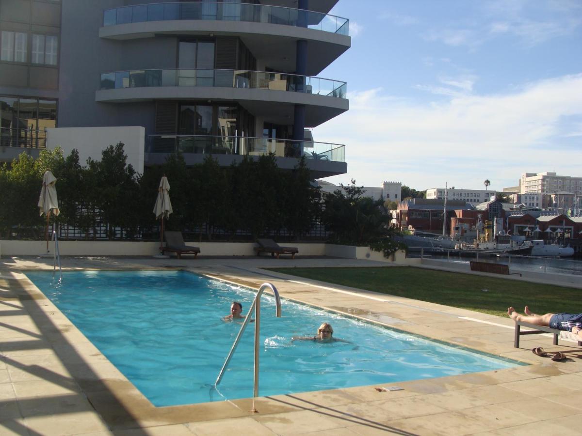 Rooftop swimming pool: 202 Kylemore A Waterfront Marina