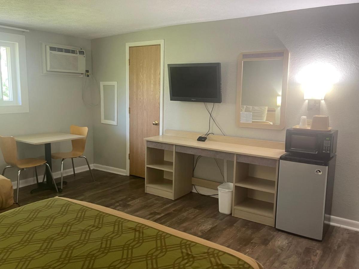College Inn — photo 22