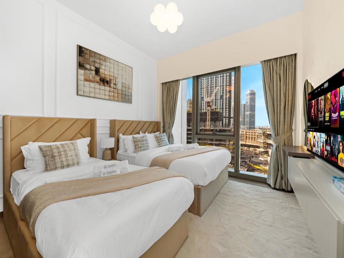 Skyline Serenity Holiday Home I Signature Series 1 Bedroom Apartment I Free Parking, Gym, Pool I - 2