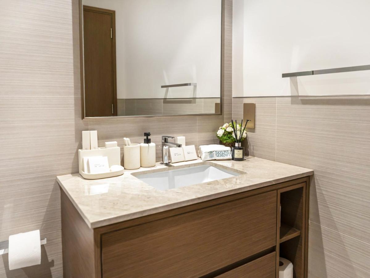 Skyline Serenity Holiday Home I Signature Series 1 Bedroom Apartment I Free Parking, Gym, Pool I - 3