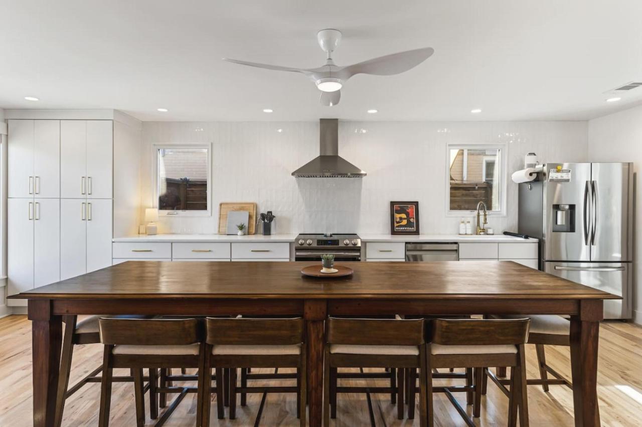 Walk to Restaurants Outdoor Patio with Grill and Fit Pit 1 Mile to Stadium and Downtown - 3