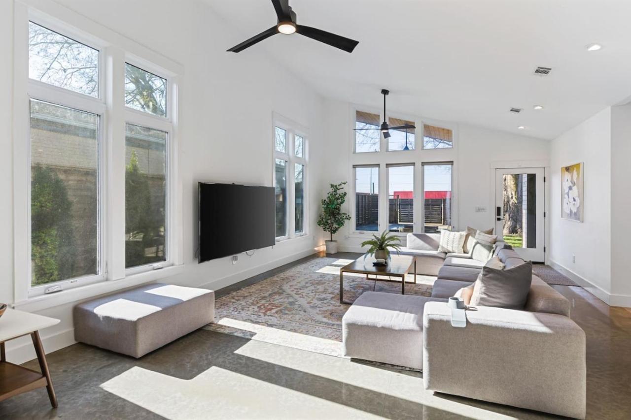 Walk to Restaurants Outdoor Patio with Grill and Fit Pit 1 Mile to Stadium and Downtown - 2