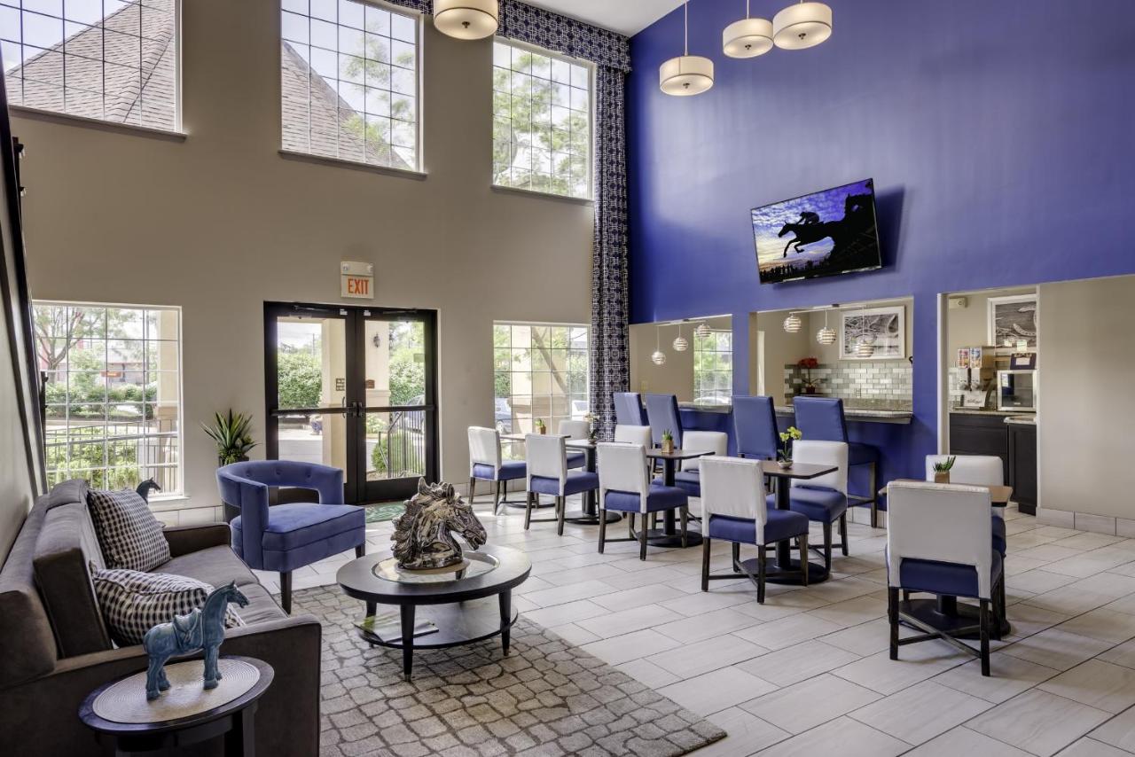 Lexington Inn and Suites — photo 14