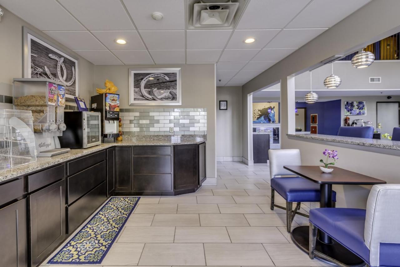 Lexington Inn and Suites — photo 15