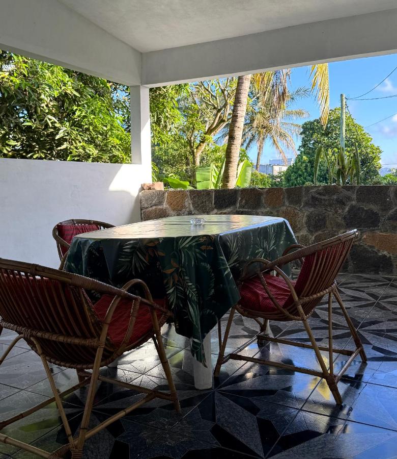 Transit Home - 10 mins from airport & Blue Bay Beach - 4