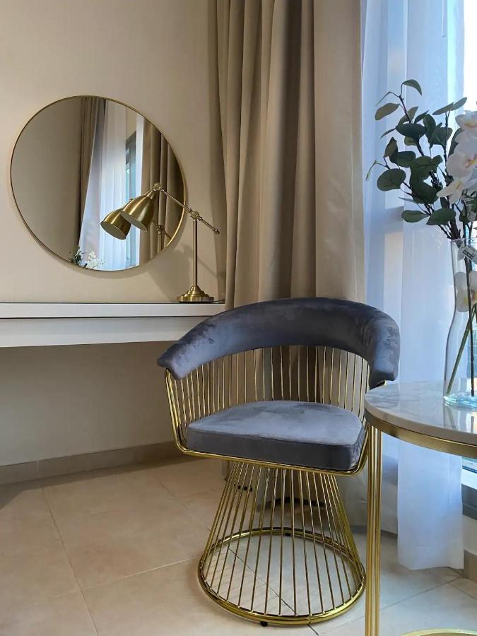 Stylist Studio in Marina near beach and Metro Z1103 - 2