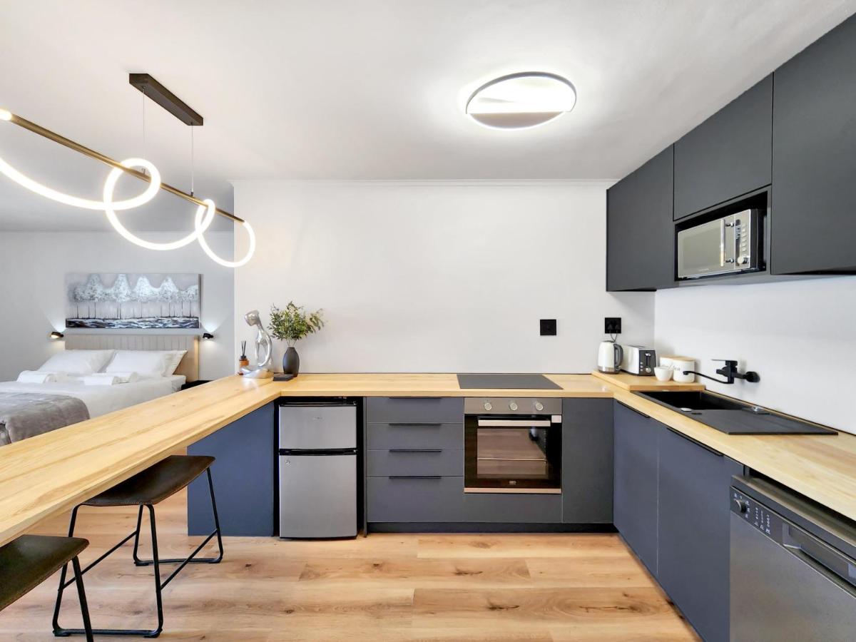 Stunning Apartment Within the Heart Of Cape Town - 4