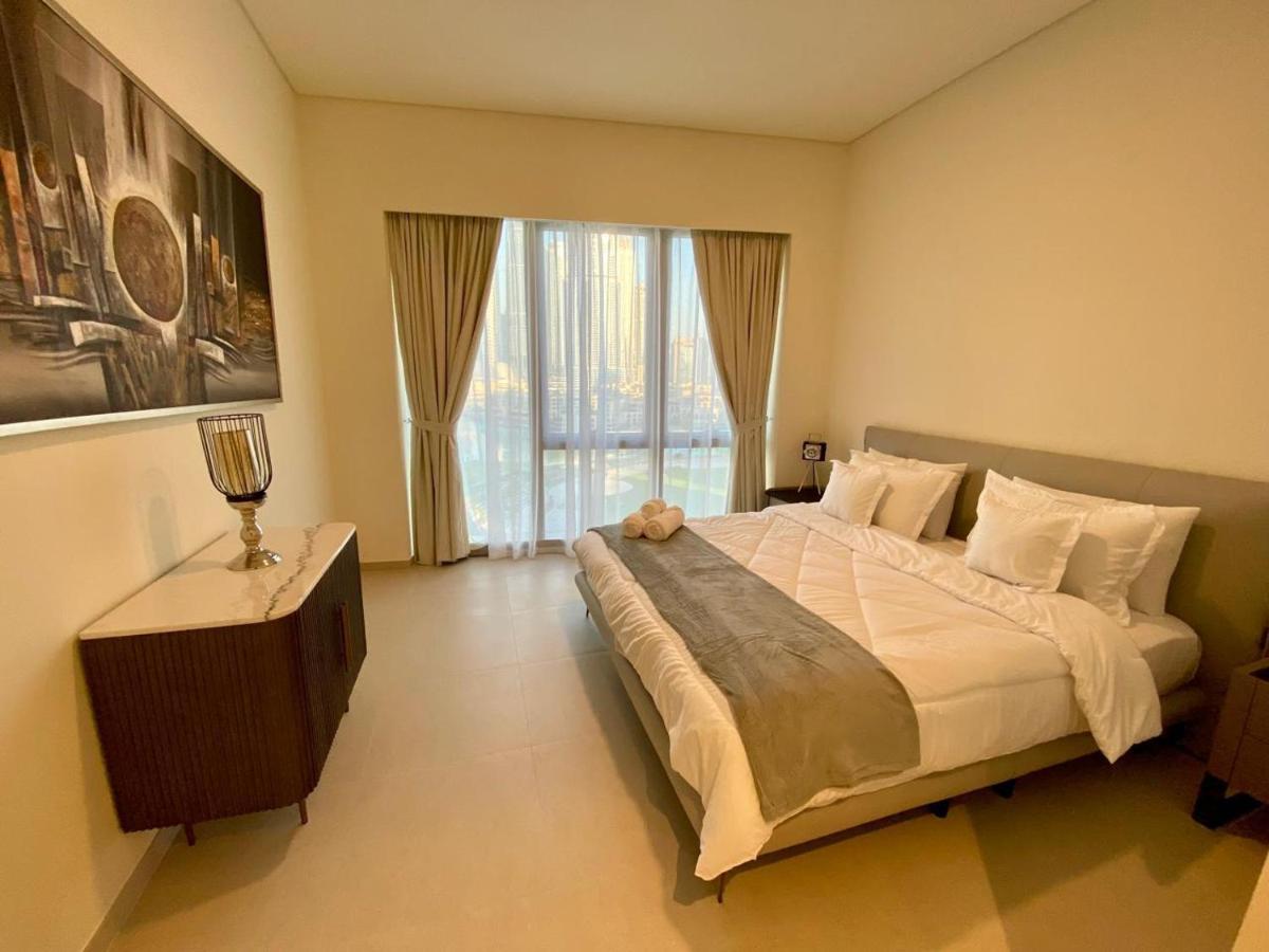 Grande signature residence Smart Burj khalifa Fountains view large 3 bedroom hall 4 bathroom view burj khalifa Fountains from hall and rooms balcony - 2