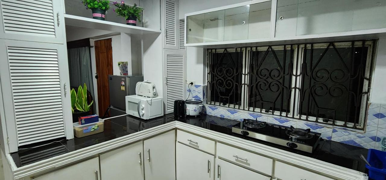 Hill Bottom Accommodation Flat 2 - 3