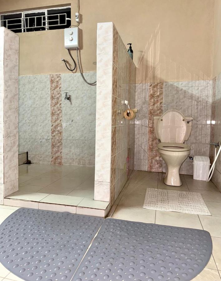 Transit Home - 10 mins from airport & Blue Bay Beach - 3