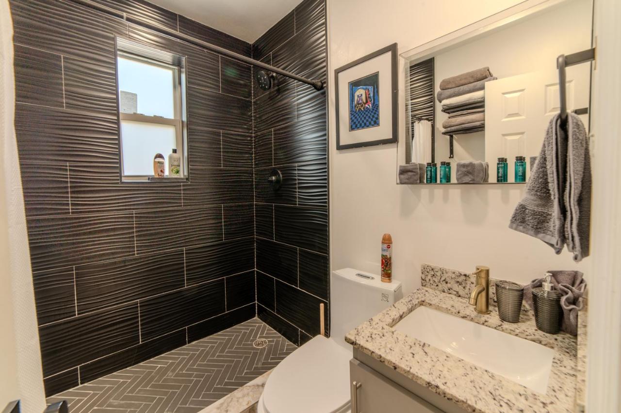 Queens Cozy Condo Near Downtown Airport - 3