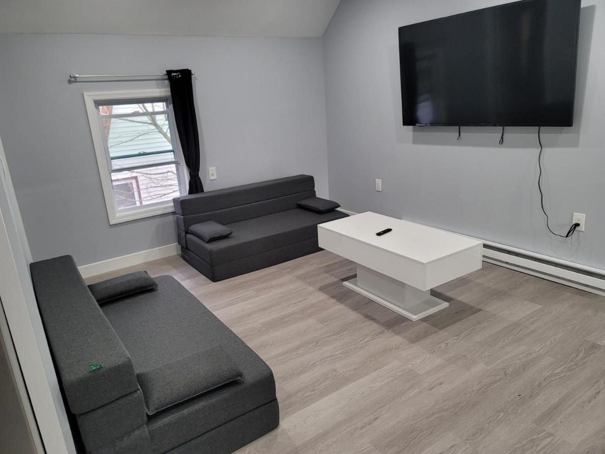 Two-Bedroom Home 25 min to NYC free parking-UNIT-2 - 5