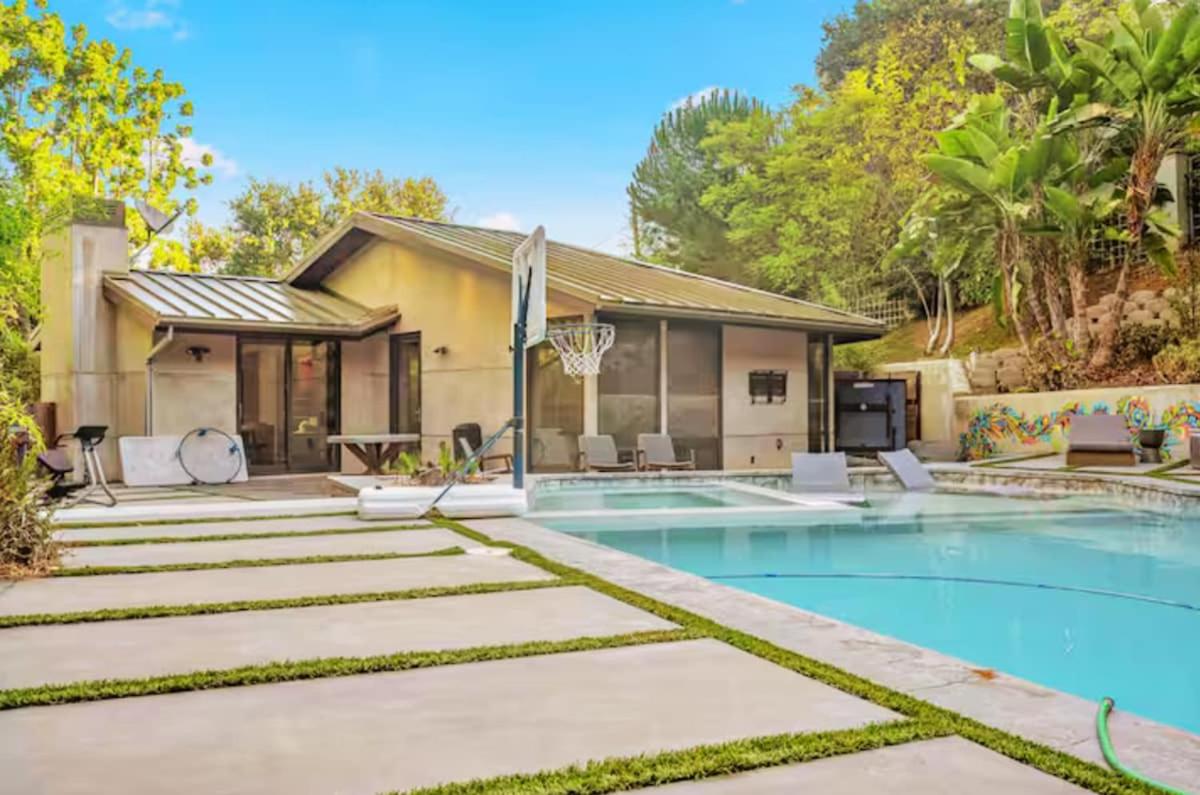 Cozy Oasis in Oakley with Basketball court pool - 4