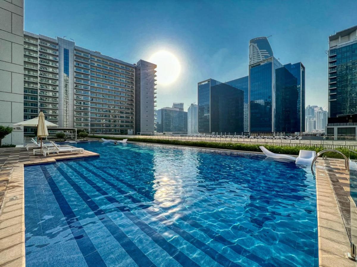 Luxury 2BD Apt with Pool GYM & Burj Khalifa Views