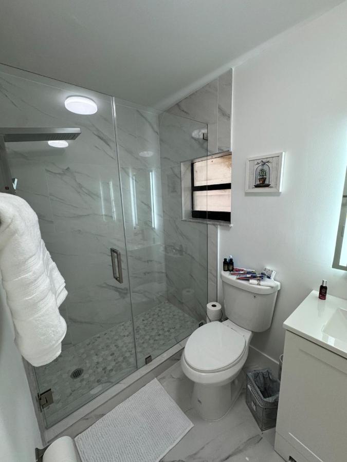 Modern Apartment Miami Oasis - 3