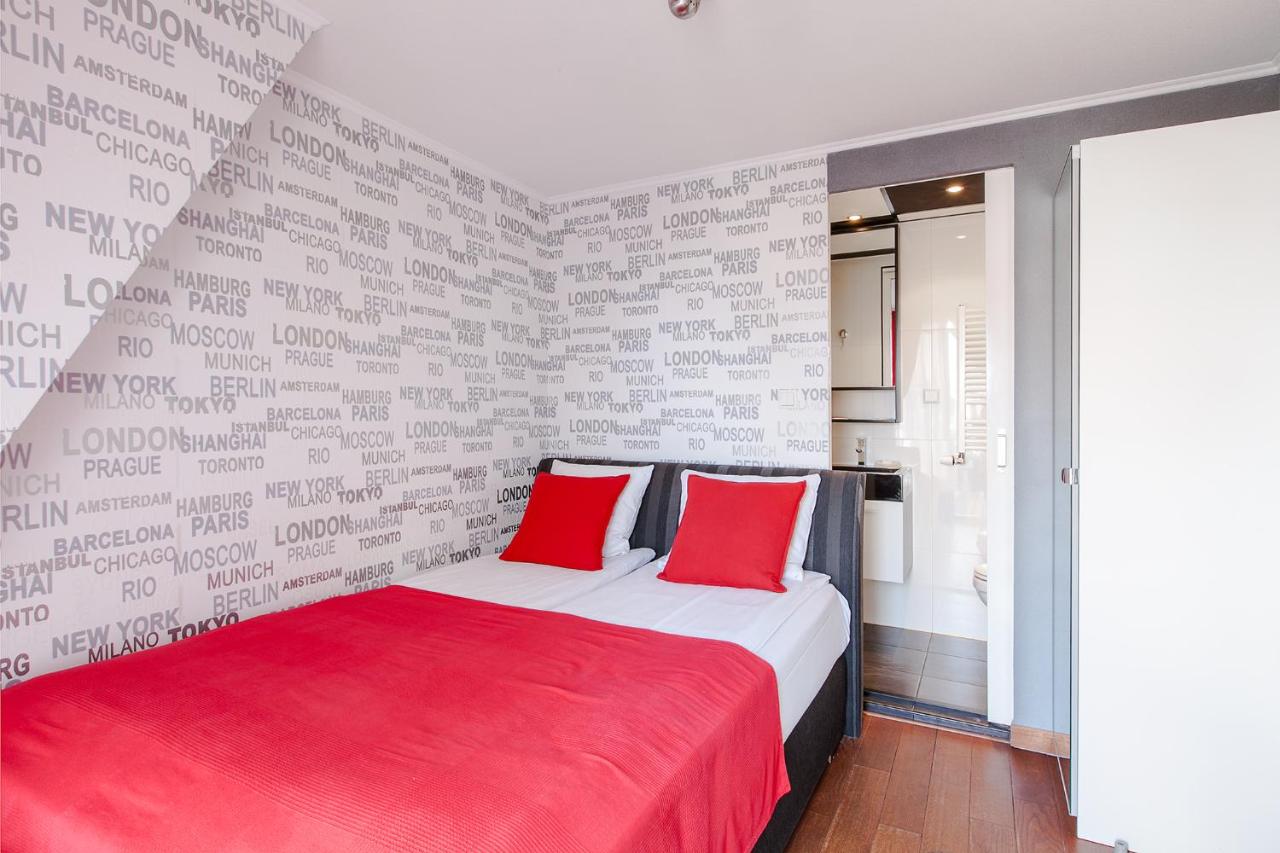 Alex Rooms photo