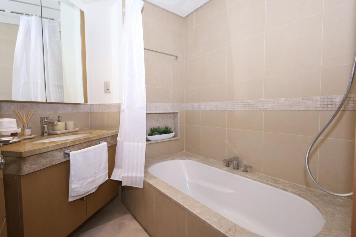 Lux 2 Bed in Downtown Dubai w Dubai Mall Access - 3