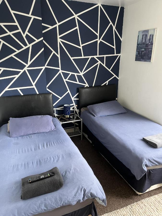 Standard Twin Room with Shared Bathroom