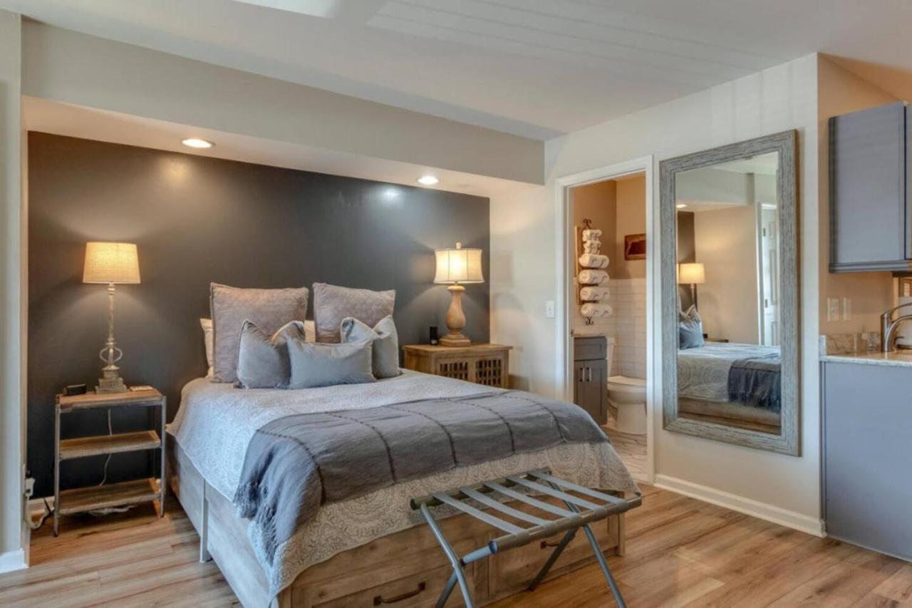 Urban Hideaway Cozy Studio with Pool Access - 2