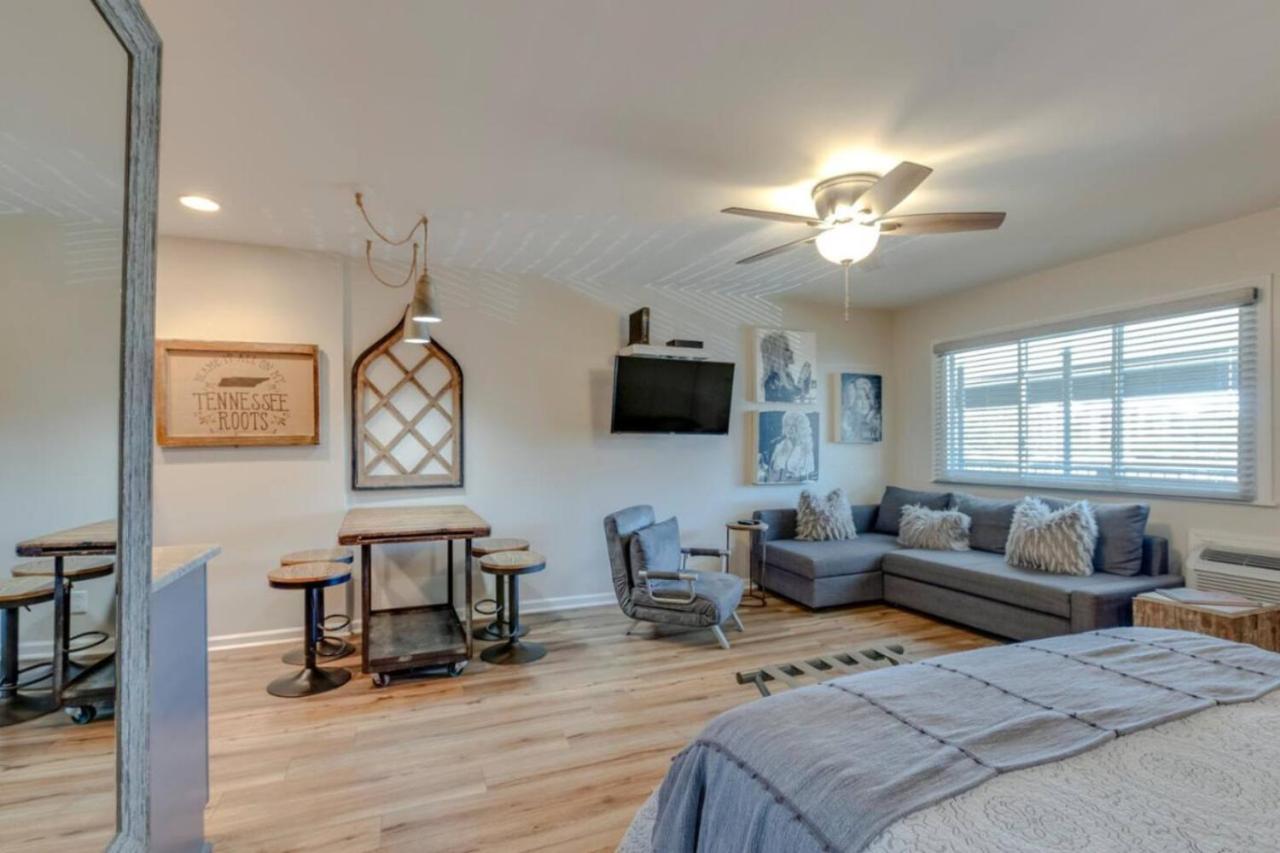 Urban Hideaway Cozy Studio with Pool Access - 5