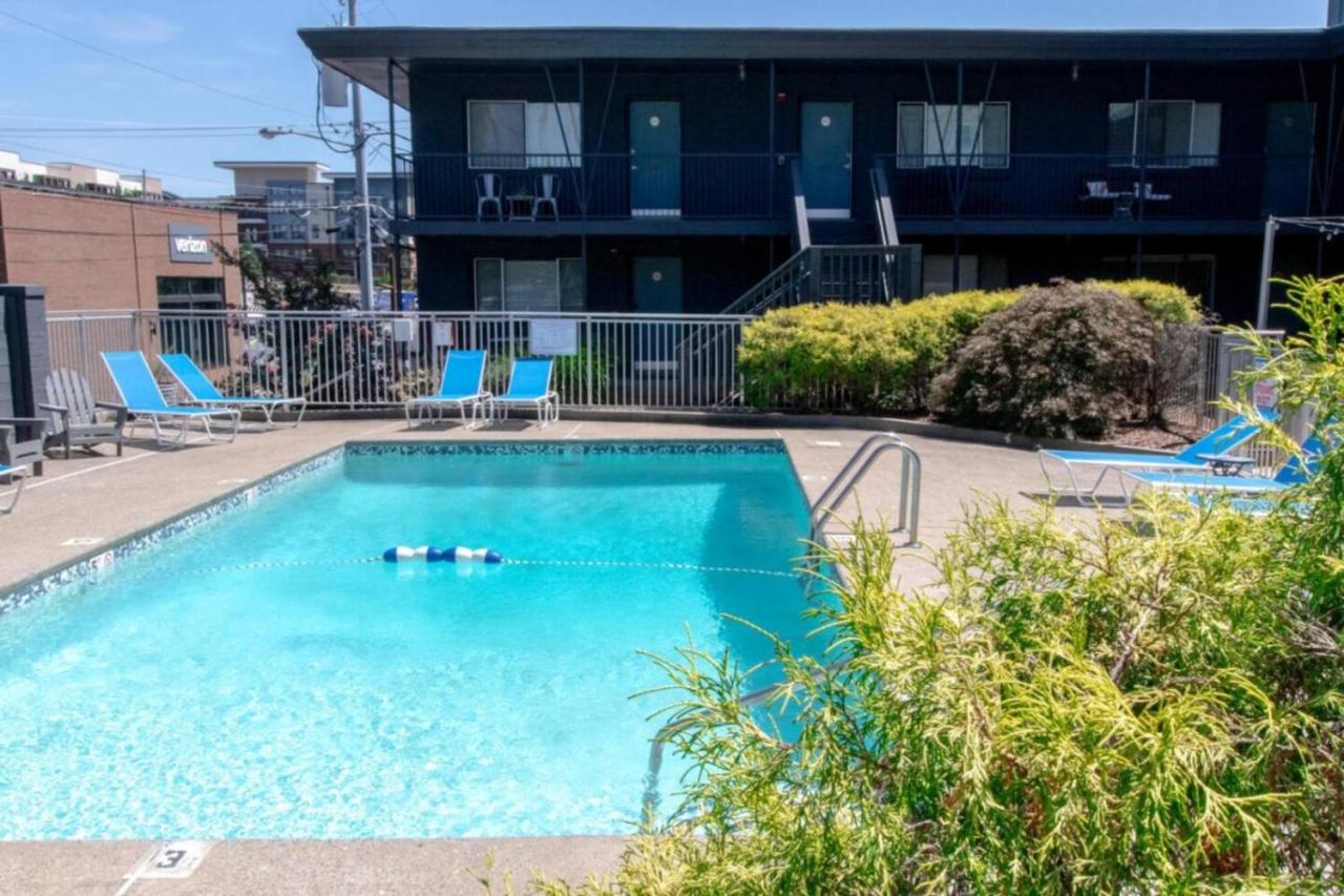 Urban Hideaway Cozy Studio with Pool Access - 3