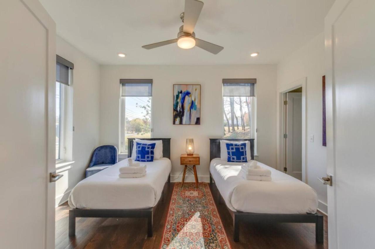 Sleek Large Retreat 9 Beds Modern Kitchen - 2