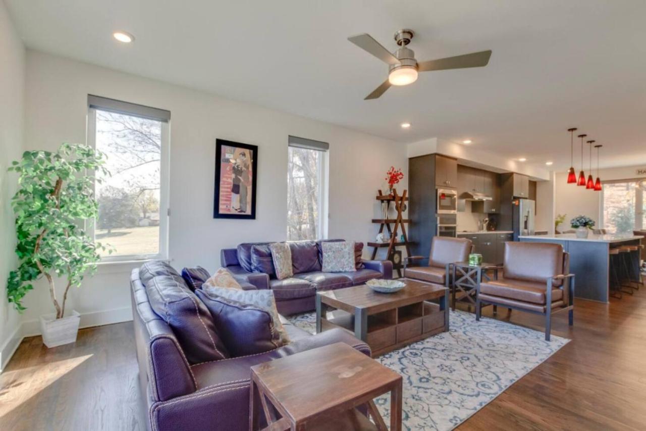 Sleek Large Retreat 9 Beds Modern Kitchen - 4