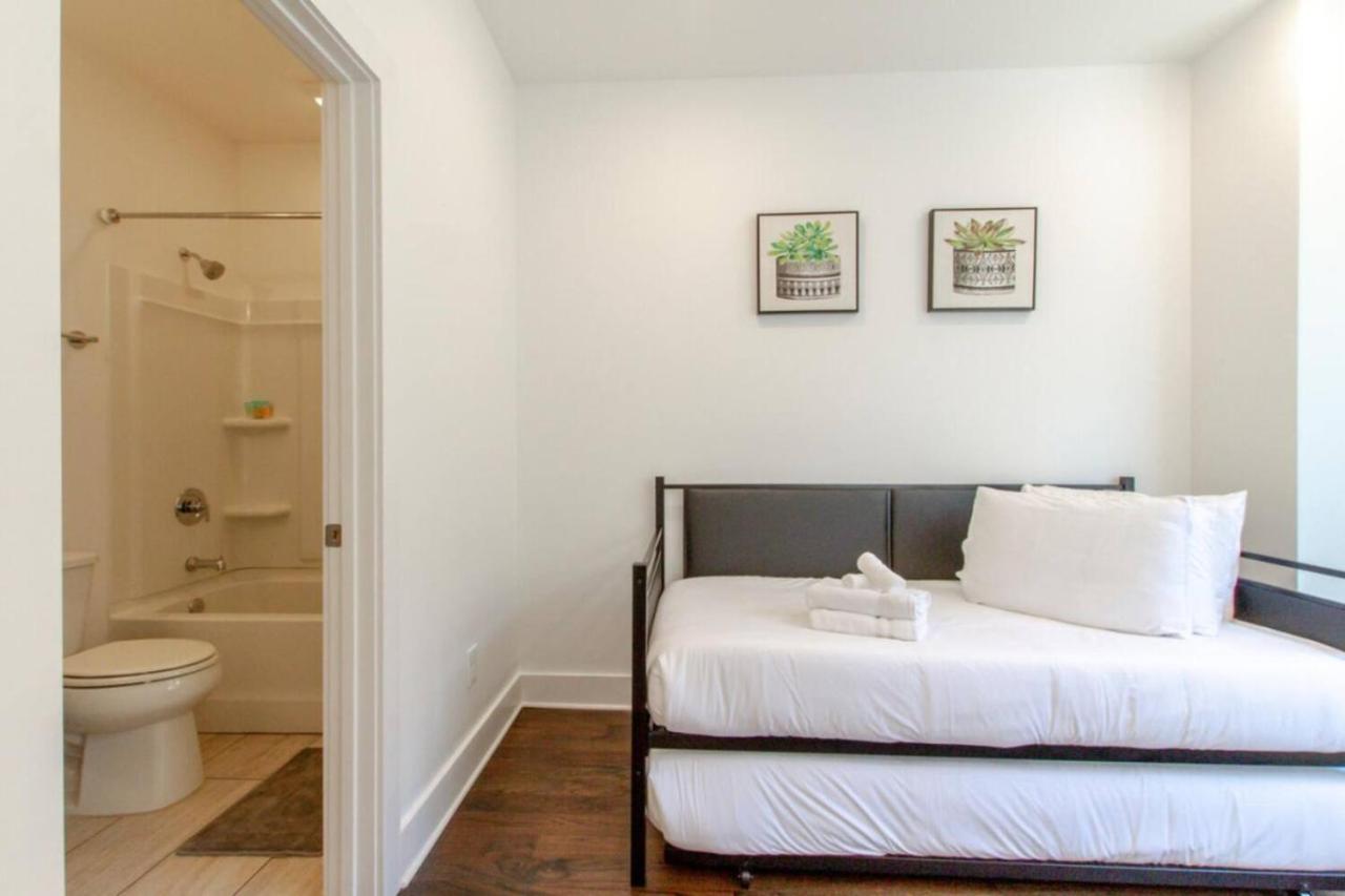 Sleek Large Retreat 9 Beds Modern Kitchen - 3