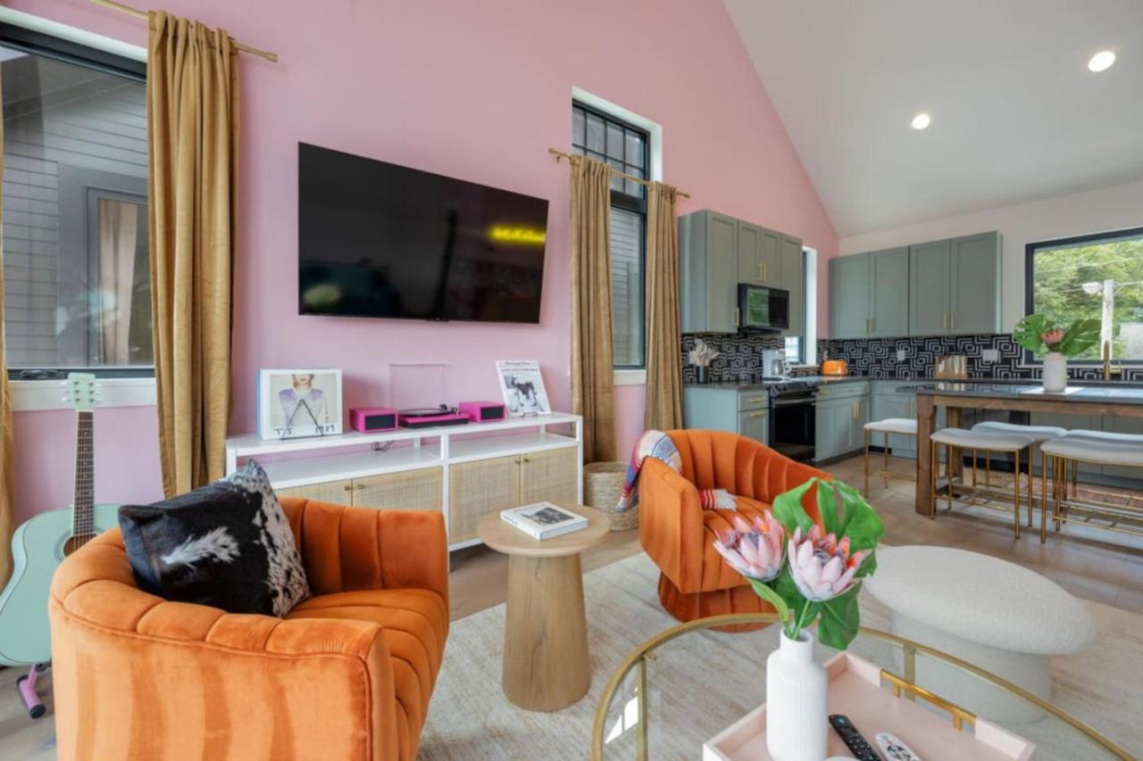 Music Row Country Retreat Balcony And Hot Tub - 4