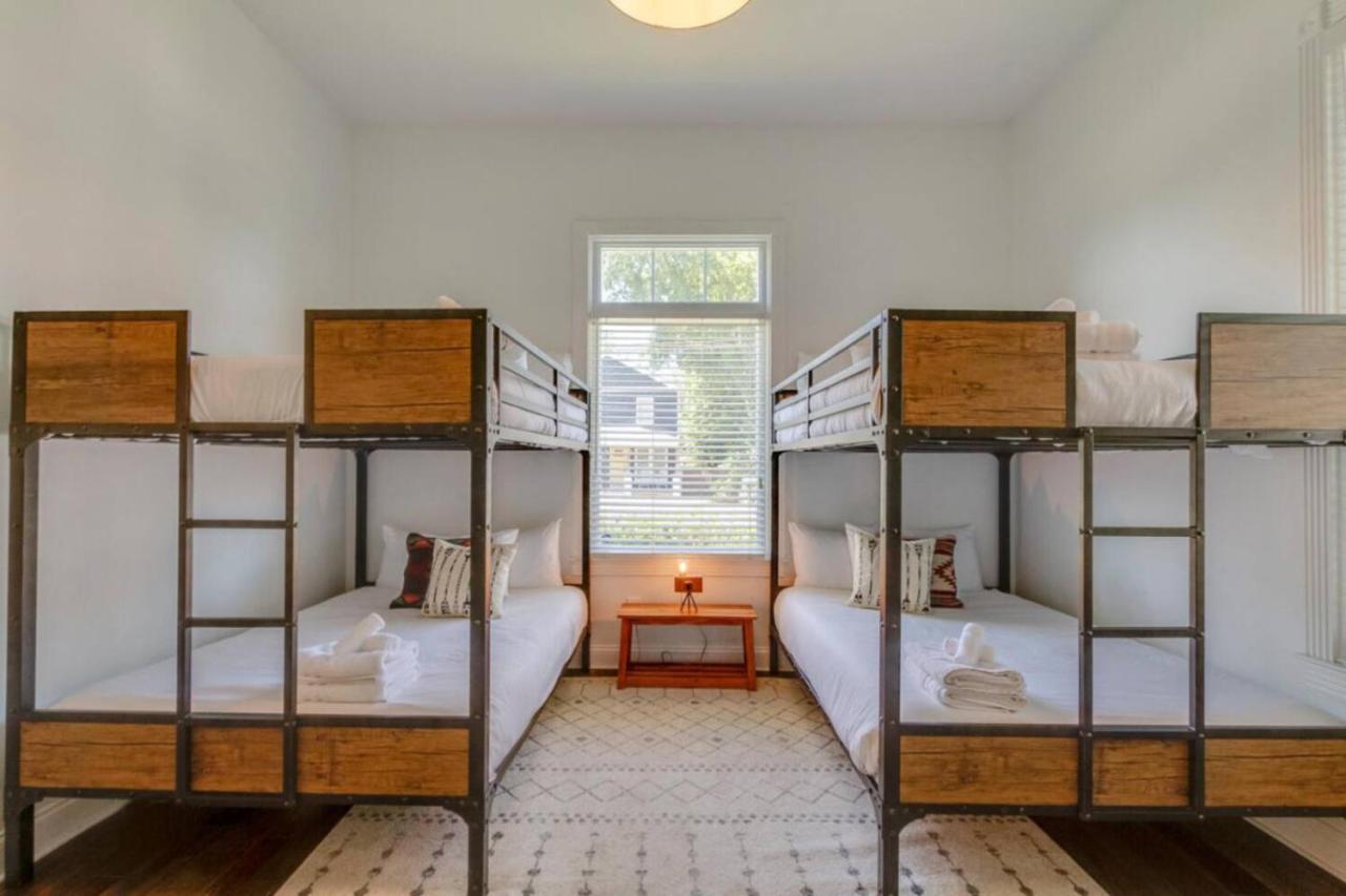 East Nash Enclave Movie Room Private Yard - 4