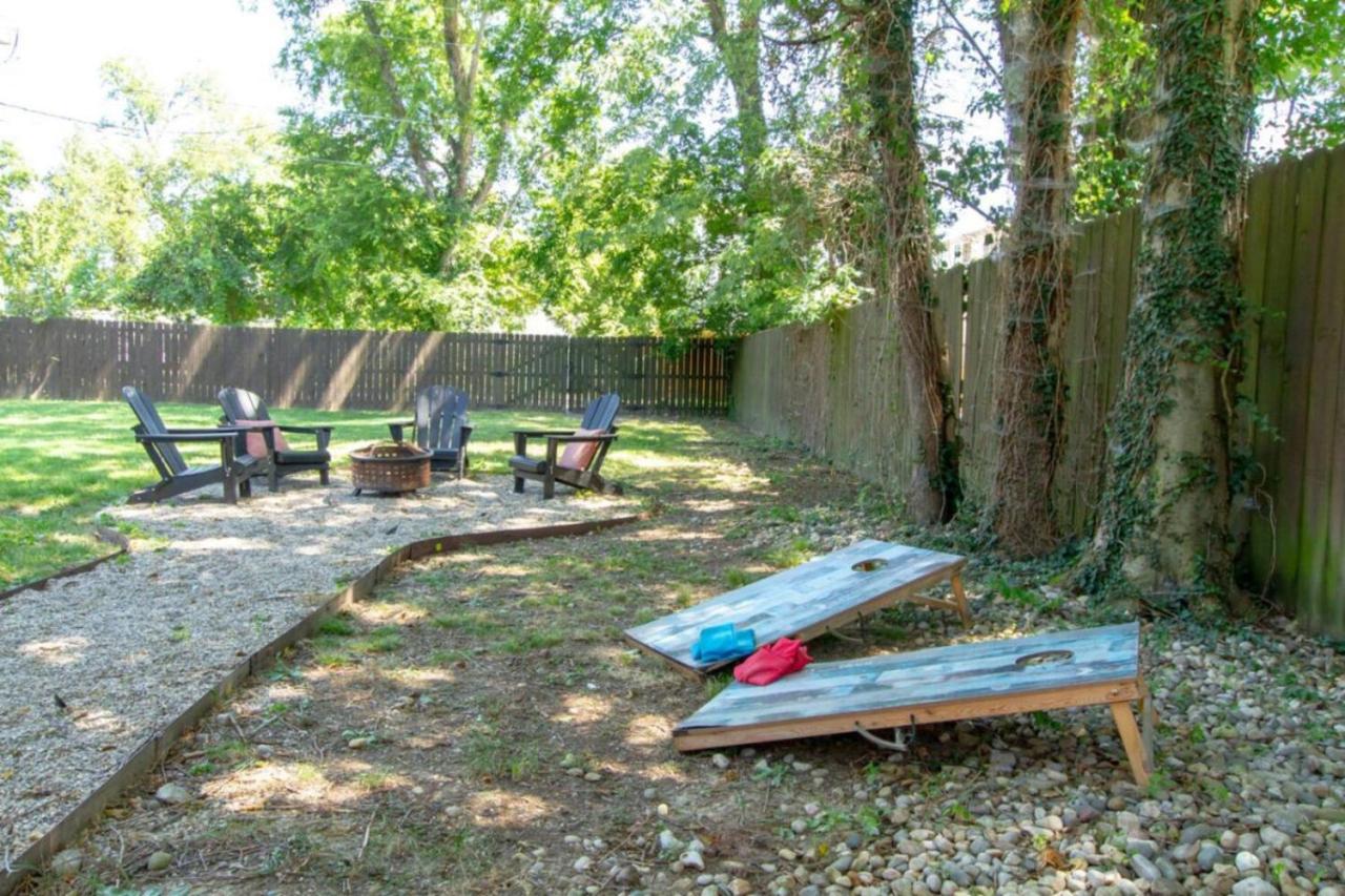 East Nash Enclave Movie Room Private Yard - 5