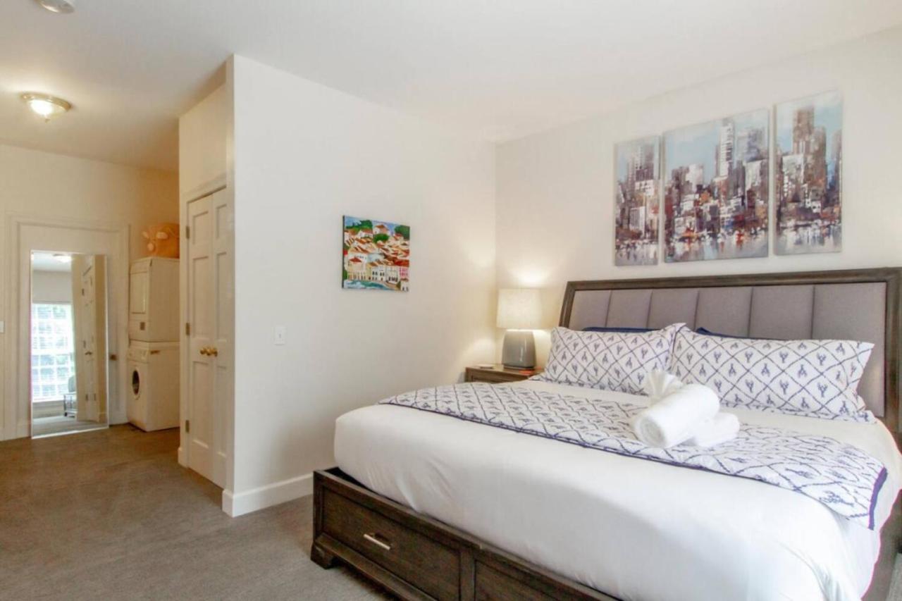 Green Hills Getaway Shopping and Dining District