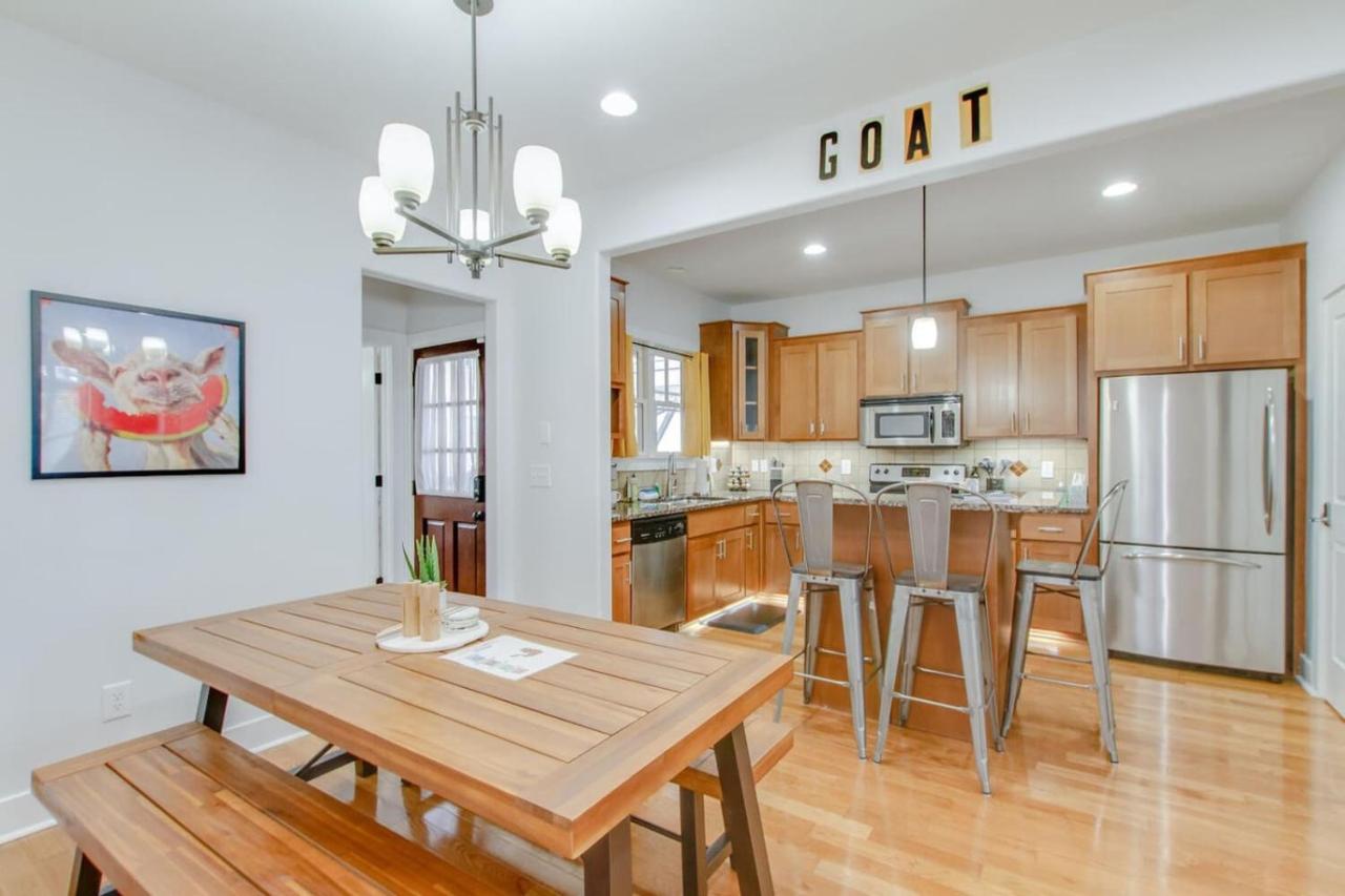 Vibrant Trendy Two Bedroom Home Near Marathon Village - 4