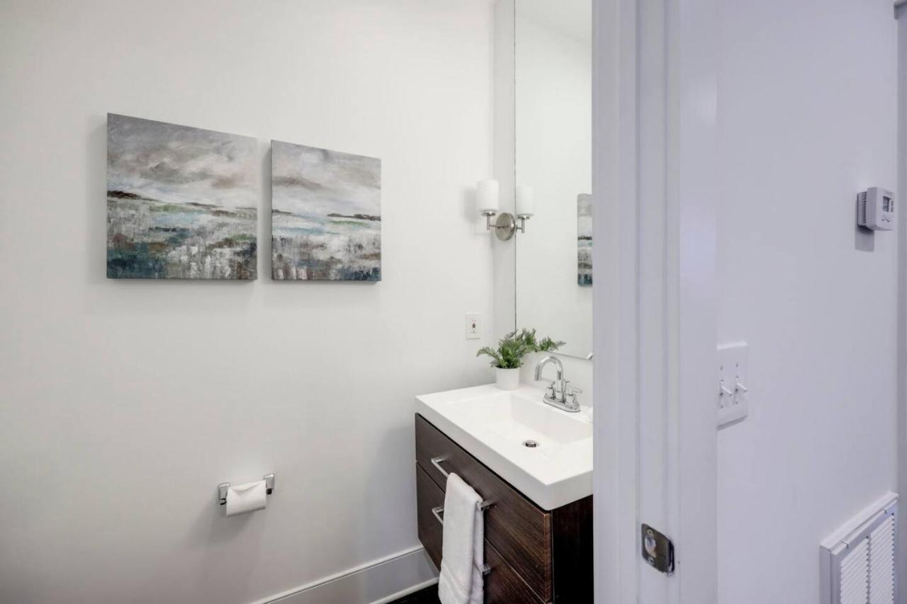 Two Elegant Townhomes Perfect for Large Groups - 3