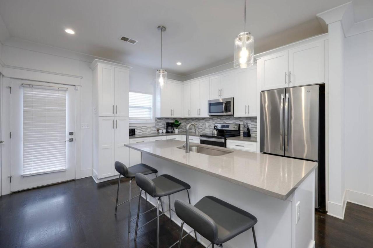 Two Elegant Townhomes Perfect for Large Groups - 5