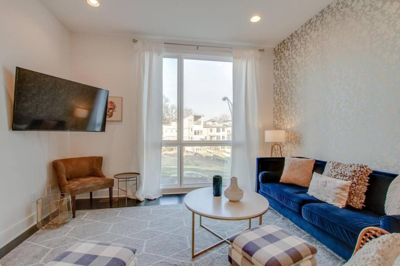 Spacious and Sleek Amazing Location Patio Space - 5