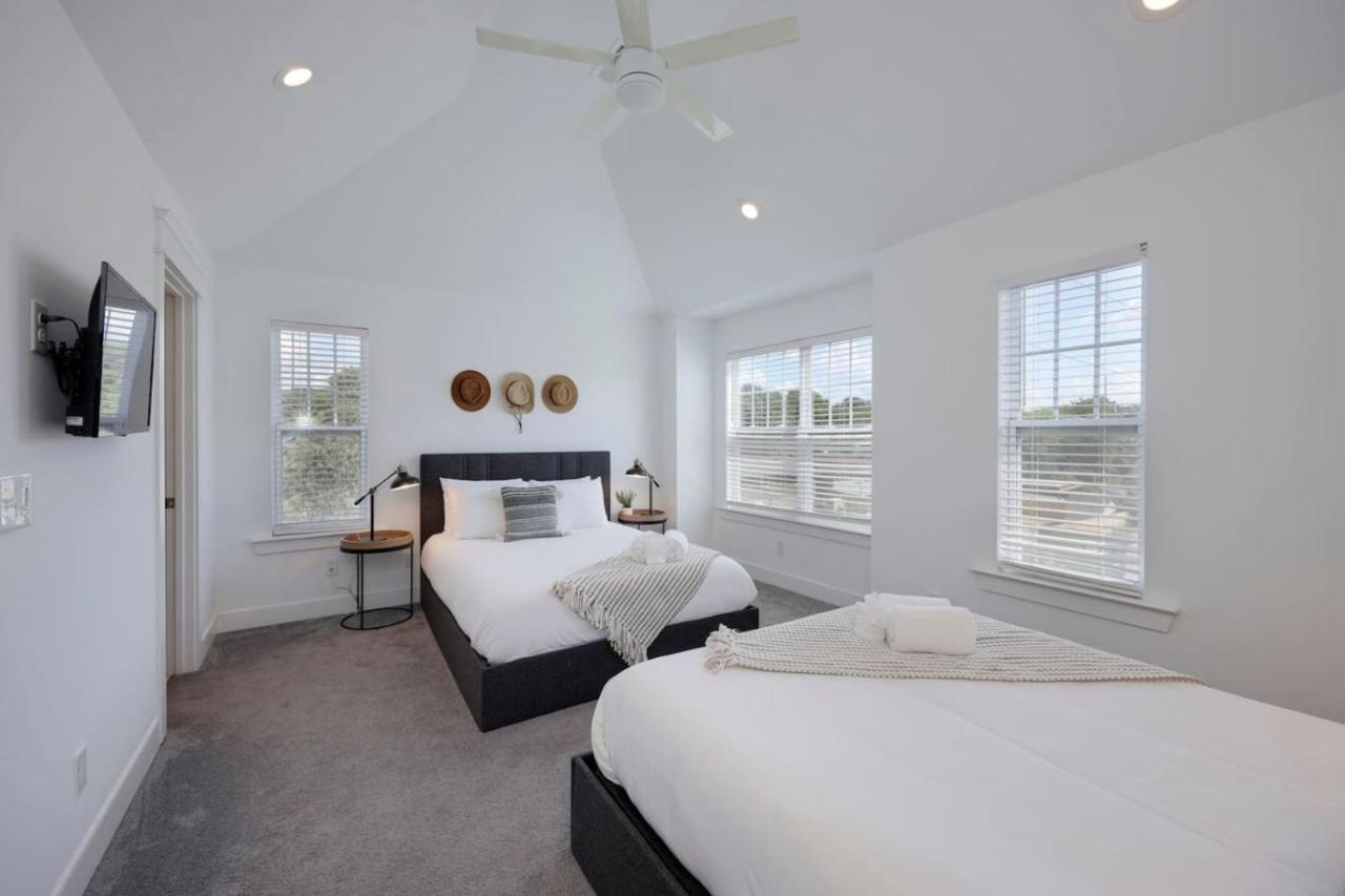 Ten Minutes to Broadway Stunning Townhome - 2