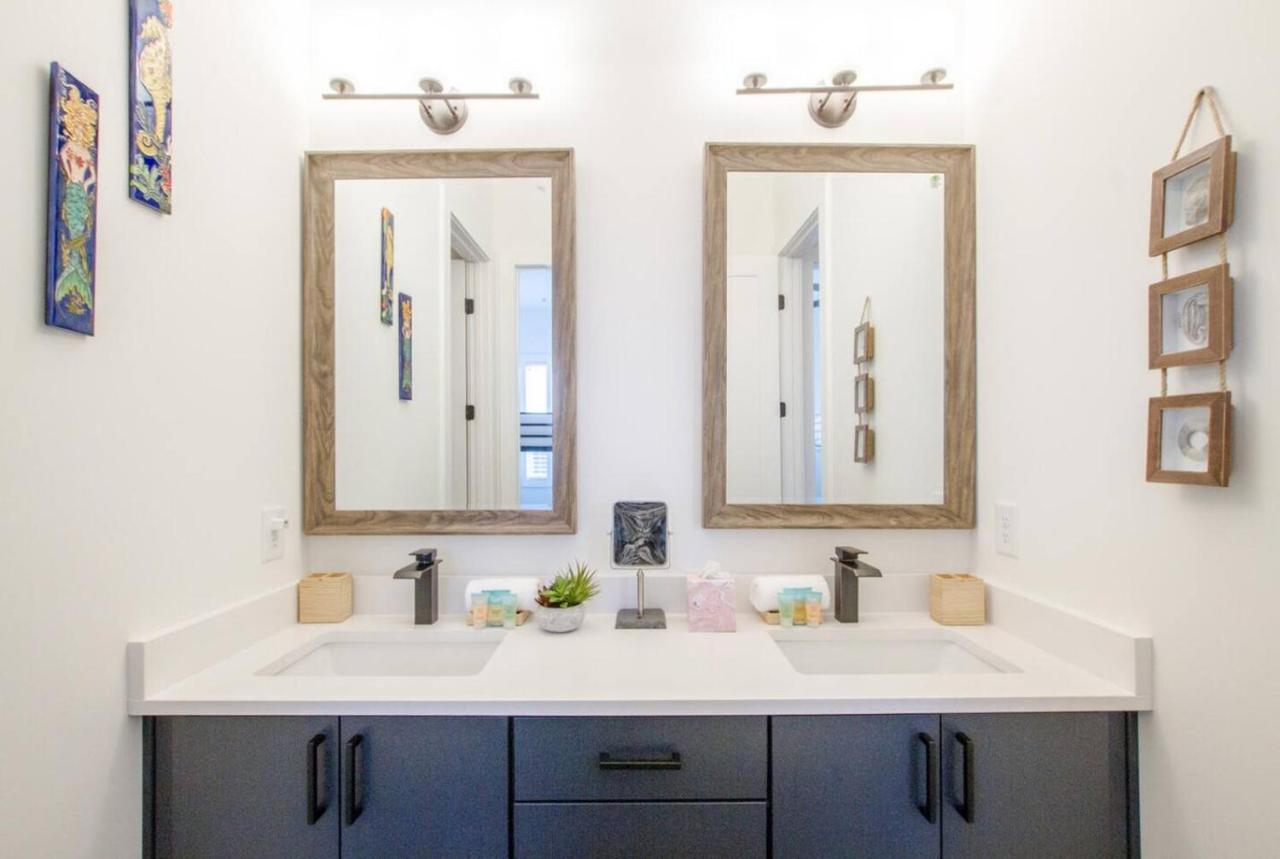 Modern Farmhouse Game Table Minutes To Broadway - 3