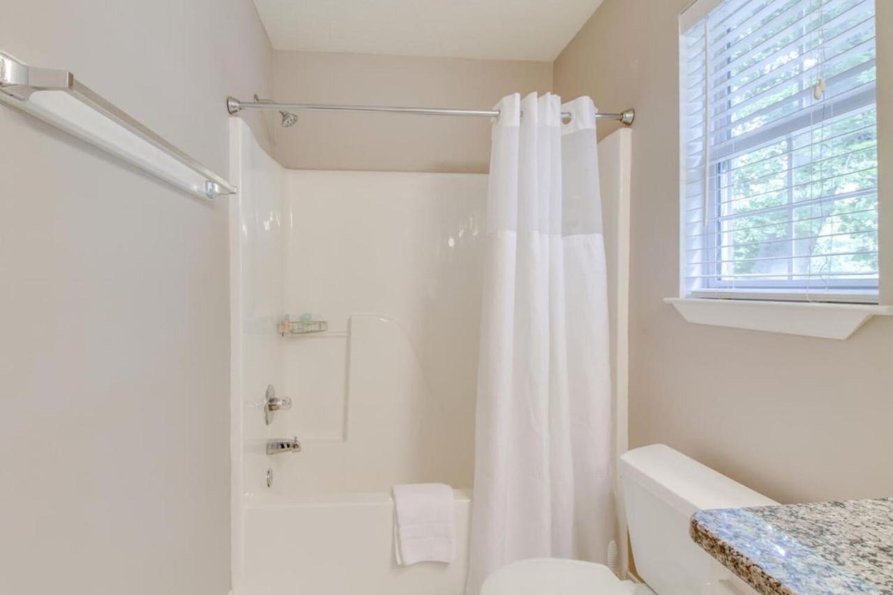 Metropolitan City Home Huge Private Backyard - 3